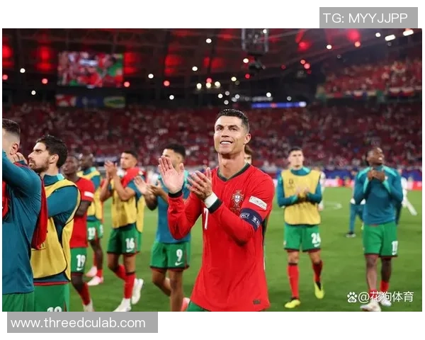 聚焦世界足球明星成长历程与赛场传奇故事全景解析魅力瞬间回顾录